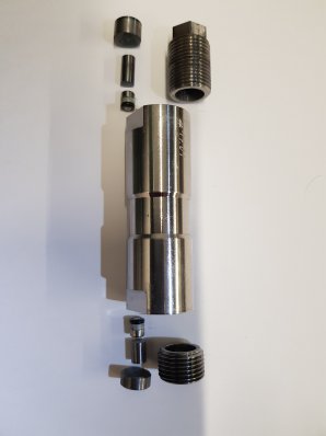 A double-wall piston-cylinder pressure cell